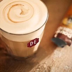 Douwe Egberts Verwenkoffie Latte Caramel Oploskoffie - 5 X 8 Zakjes 14 Douwe Egberts Verwenkoffie Latte Caramel Oploskoffie - 5 X 8 Zakjes -Koffie Kunst 1200x1200 289