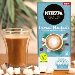 Nescafé Gold Coconut Macchiato Oploskoffie - 6 Doosjes à 6 Zakjes -Koffie Kunst 1200x1200 290