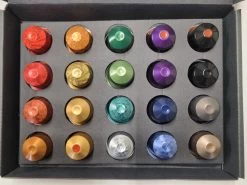 Koffie Proeverij Pakket Met 20 Stuks Verschillende Smaken En Mystery Card 'Enjoy The Sweet Moment' Met Persoonlijke (video) Boodschap | Verjaardag | Sinterklaas | Kerstpakket | Vaderdag | Moederdag | Jubileum | Valentijnsdag -Koffie Kunst 1200x899