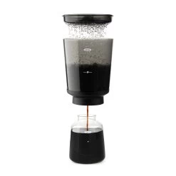 OXO Brew Compact Cold Brew Coffee Maker - 5.3" X 5.2" X 8.6" 8 OXO Brew Compact Cold Brew Coffee Maker - 5.3" X 5.2" X 8.6" -Koffie Kunst OXO Brew Compact Cold Brew Coffee Maker 2