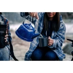 Stansport Enamel Tea Kettle 2.6 QT -Koffie Kunst Stansport Enamel Tea Kettle 2.6 QT 3